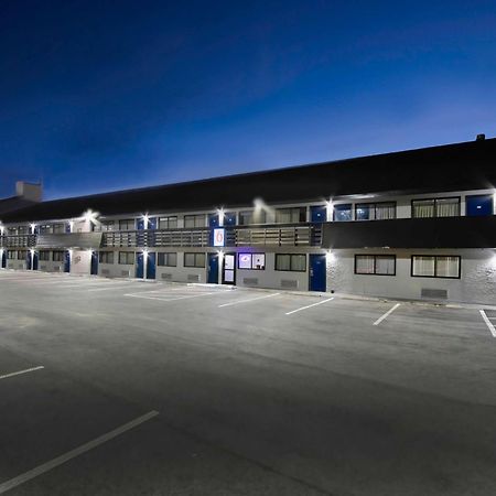 Motel 6 Columbus Oh - Osu North Екстериор снимка