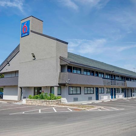Motel 6 Columbus Oh - Osu North Екстериор снимка