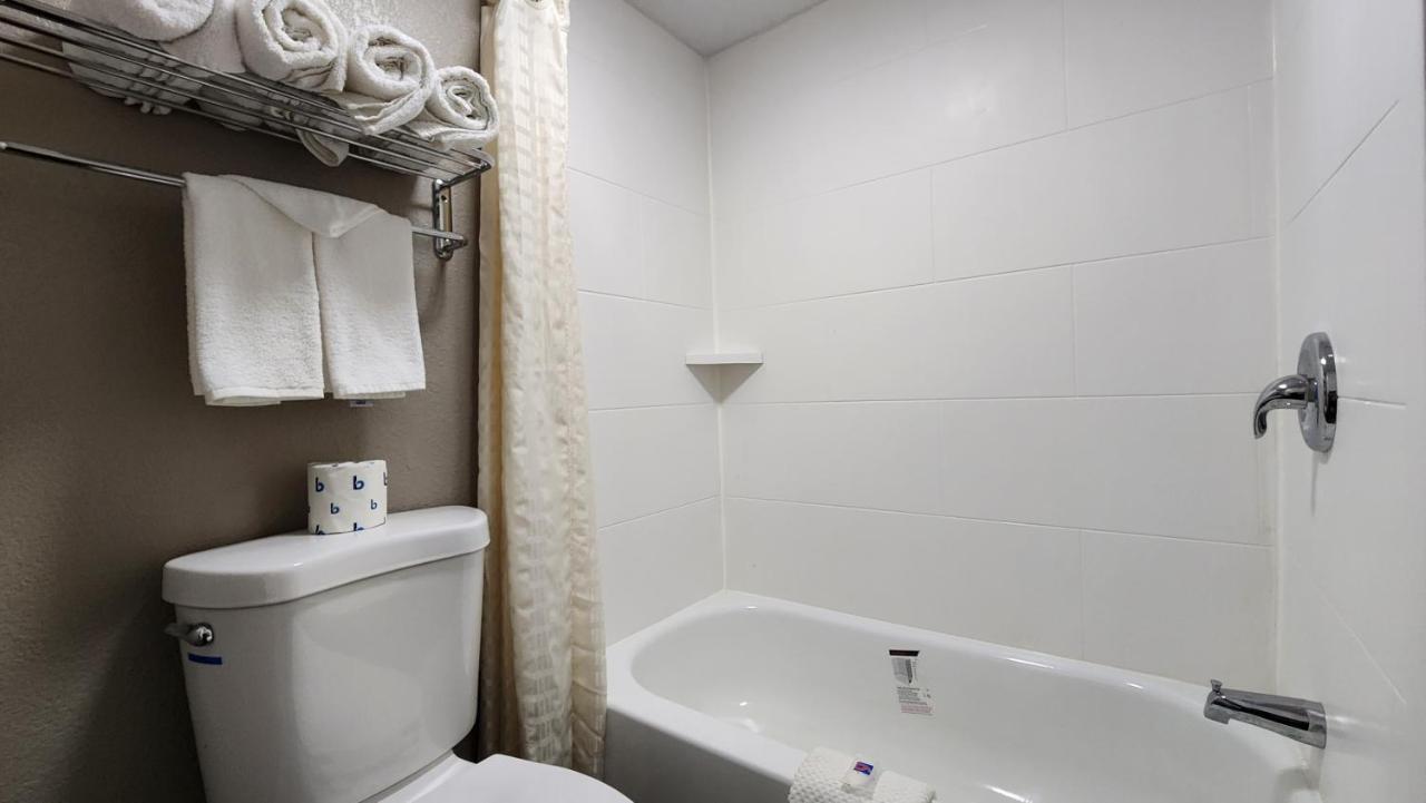 Motel 6 Columbus Oh - Osu North Екстериор снимка