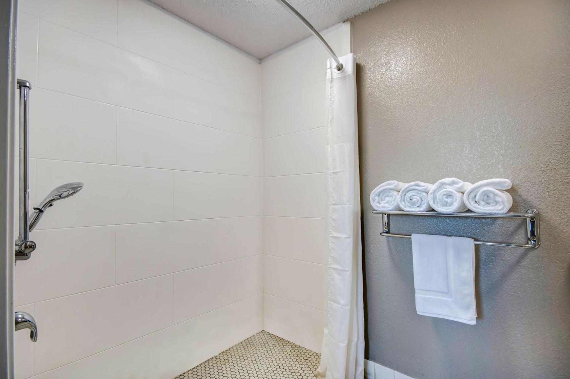 Motel 6 Columbus Oh - Osu North Екстериор снимка