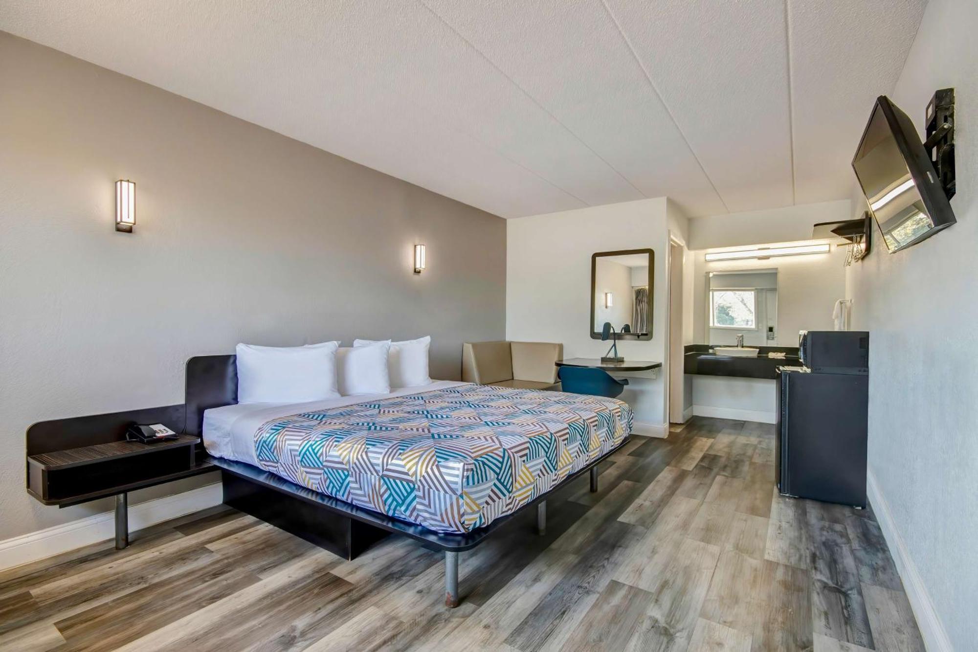 Motel 6 Columbus Oh - Osu North Екстериор снимка