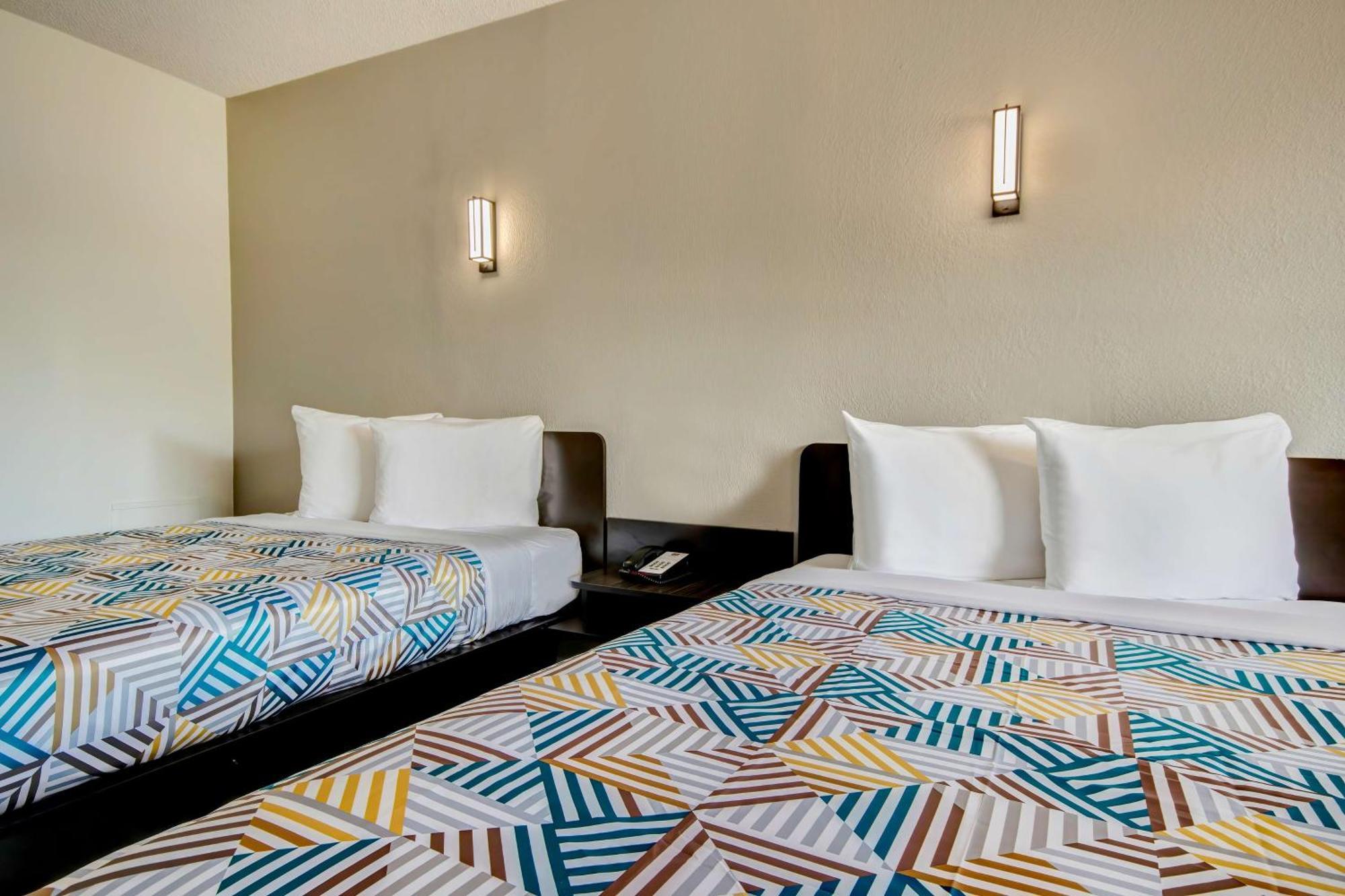 Motel 6 Columbus Oh - Osu North Екстериор снимка